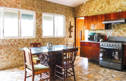 Tres de Mayo House | Spacious Cuernavaca House, 14 Guests, Pool & Grill