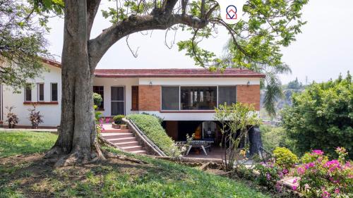 Tres de Mayo House | Spacious Cuernavaca House 14 Guests Pool & Grill