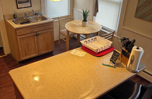 Brattleboro Apartment | Spacious, Cute, & Clean - 1-bedroom apt in gorgeous Brattleboro with WiFi