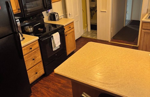 Brattleboro Apartment | Spacious, Cute, & Clean - 1-bedroom apt in gorgeous Brattleboro with WiFi