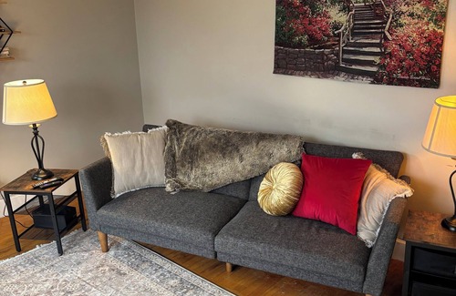 Brattleboro Apartment | Spacious, Cute, & Clean - 1-bedroom apt in gorgeous Brattleboro with WiFi