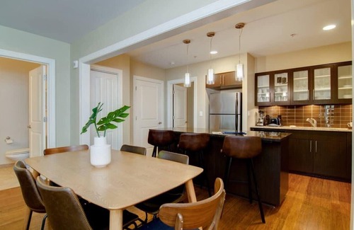 Downtown Memphis Apartment | Spacious Designer Abode! Walk to Best Sips & Eats!