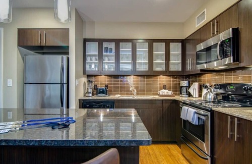 Downtown Memphis Apartment | Spacious Designer Abode! Walk to Best Sips & Eats!
