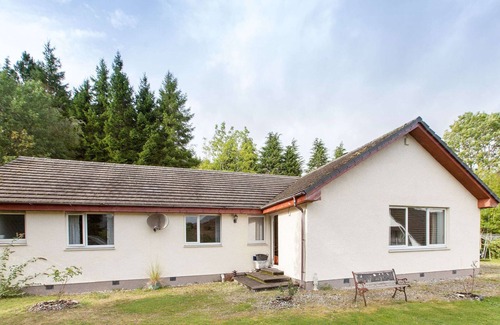 Nostie Cottage | Spacious detached bungalow set on the edge of Loch Alsh with direct access to the sea loch.