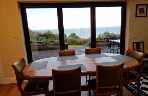 Aldborough House | Spacious Detached Home with Beautiful Seaviews, sleeps 6