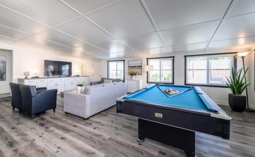 Fullerton Villa | Spacious Disneyland 5 Bedroom 4 Bath House with Game Room
