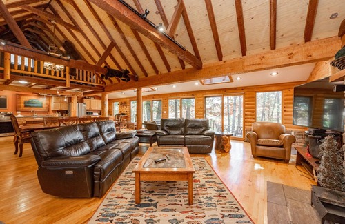 North Glade Hills House | Spacious Dog Friendly Cabin at Deep Creek Lake