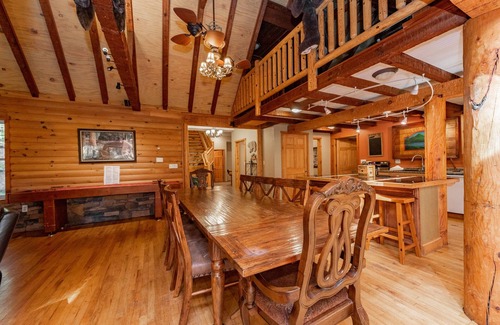 North Glade Hills House | Spacious Dog Friendly Cabin at Deep Creek Lake