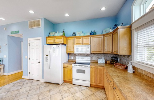 Ocean Hill House | Spacious Dog-Friendly Home Near Beach w/WD, Private Pool & Hot Tub, WiFi, & AC