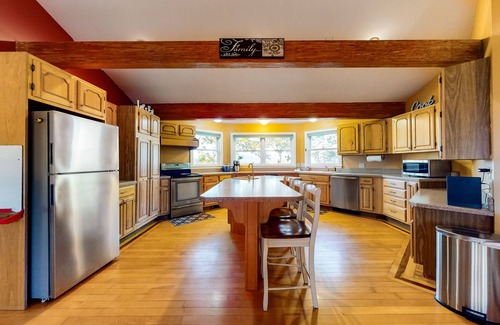 Conway House | Spacious Dog-Friendly Home w/Wood Fireplace, High-Speed WiFi, Partial A/C, W/D