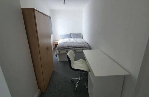Burnley House | Spacious Double Bed Room-2 Burnley City Centre
