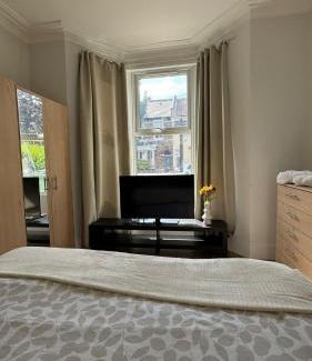 West Ham House | Spacious Double Room in Greater London