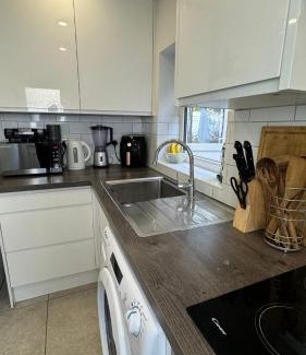 West Ham House | Spacious Double Room in Greater London