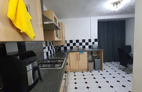 Birch House | Spacious DoubleBed Bedroom Greater Manchester