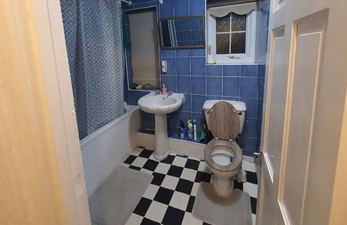 Birch House | Spacious DoubleBed Bedroom Greater Manchester
