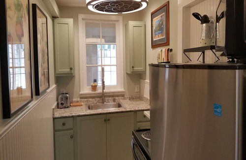 Downtown Little Rock Cabin | Spacious Downtown Cottage with Roof-Top Patio