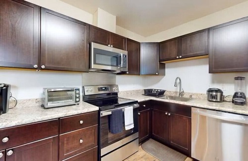 Downtown Apartment | Spacious Downtown Frederick, 3 BR, Full Kitchen Off Street Parking