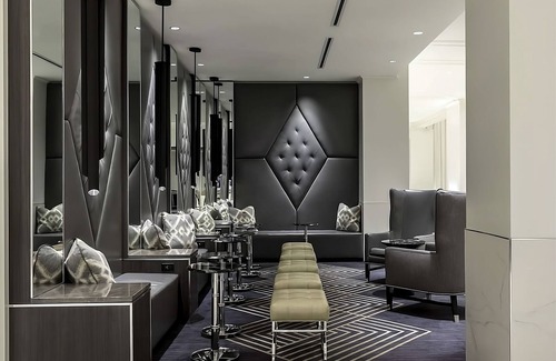 Downtown Boston Hotel | Spacious Downtown Room Close to Public Garden | Pets Are Allowed