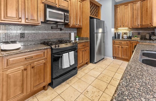 Holy Cross House | Spacious Downtown Apartment with Free Parking!