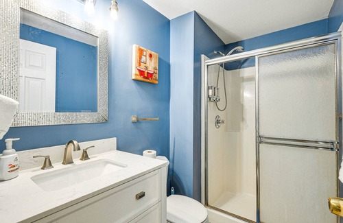 Dundalk House | Spacious Dundalk Townhome: 8 Mi to Inner Harbor!