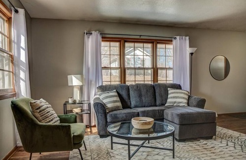 Des Moines House | Spacious Duplex Close to Downtown
