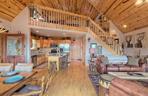 Murphy Cabin | Spacious 'Eagle's View' Luxury Cabin w/Views