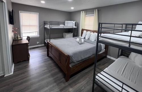 East Cobb House | Spacious East-Cobb Marietta Home-Sleeps-15 guest-15 Min to ATL-25 Min to Airport