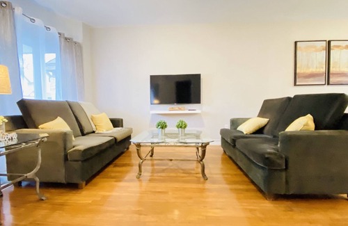 Hamilton House | Spacious & Eclectic 3BR + Patio Near Downtown