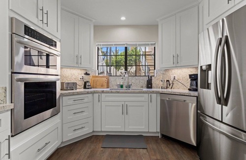 Burbank House | Spacious Elegance in the Hills
