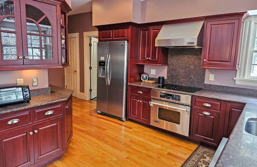 North Conway House | Spacious Elegant Historic Manor in the White Mountains -Skiing, Story Land, More