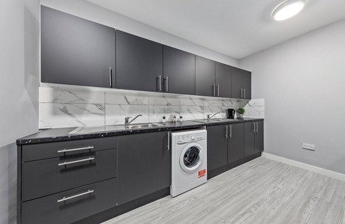 Feltham West Apartment | Spacious Ensuite Room Feltham Heathrow London Tw13