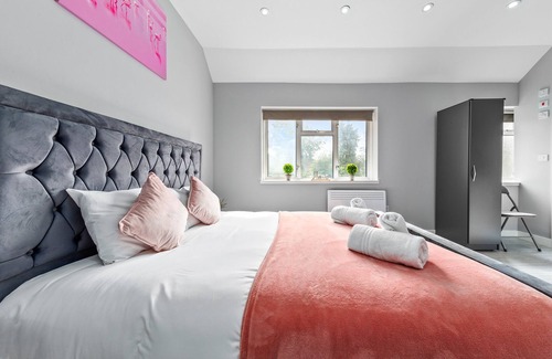 Feltham West Apartment | Spacious Ensuite Room Feltham Heathrow London Tw13
