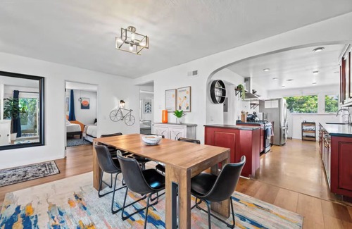 Ridgeview - Webster House | Spacious Escape 4BR - Guesthouse, Hot Tub + Games