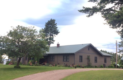 Woods Bay House | Spacious estate with 2 homes with 6 bedrooms and WiFi, AC on Flathead Lake