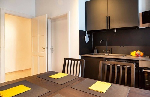 Gleimviertel Apartment | Spacious Family Apartment at Mauerpark plus SelfCheckIn