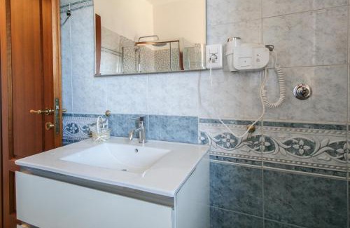 Isola Sacra Apartment | Spacious Family Apartment - Green & Near Airport - Self Check-In