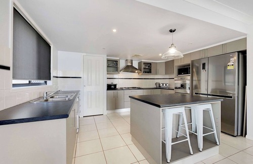 Banksia Beach House | Spacious Family Home on Canal- Pets Welcome