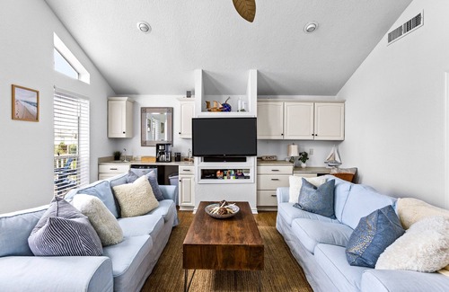 Galveston House | Spacious Family Beach House with Pool & 5 min walk to Private Beach!