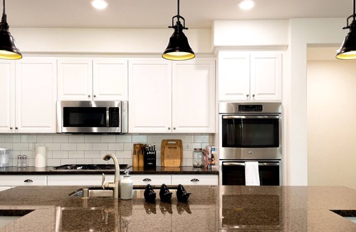 Mira Loma House | Spacious Family Friendly Home near Jurupa/Eastvale