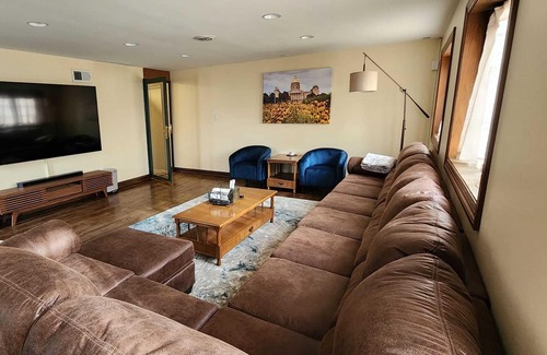 Des Moines House | Spacious Family Friendly Home with Huge Yard