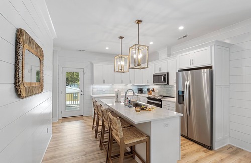 Tranquil Harbour House | Spacious Family Friendly 4 BR Home w/Pool & Outdoor Kitchen