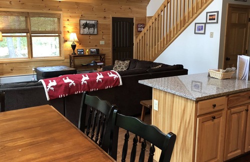 Alpine Village House | Spacious Family Friendly Log Sided Home - Close to StoryLand, Saco River & More!