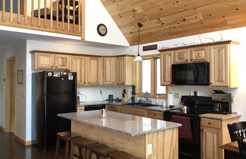 Alpine Village House | Spacious Family Friendly Log Sided Home - Close to StoryLand, Saco River & More!
