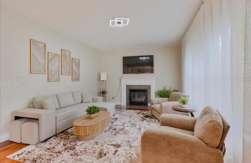 Colchester Villa | Spacious Family Friendly Royal Residence