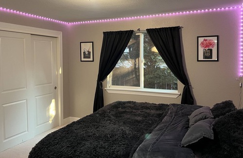 Juanita House | Spacious Family Friendly Home Near Juanita Beach (Pet Friendly!)