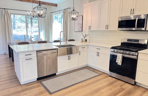 Williams House | Spacious family friendly home, close to Grand Canyon, GC railroad and Rt66