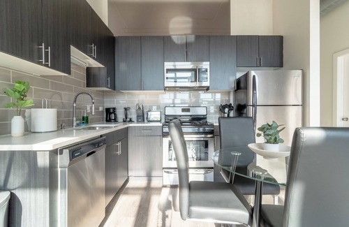 Near South Side Hotel | Spacious Family-Friendly 2BR near McCormick & Zoo