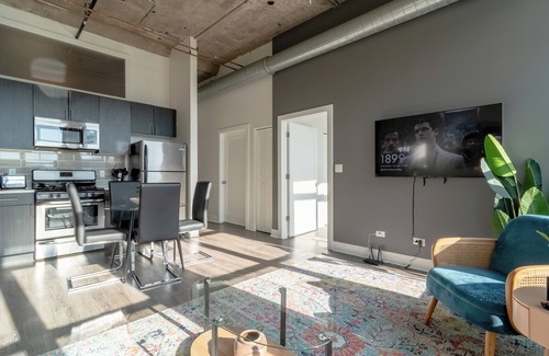 Near South Side Hotel | Spacious Family-Friendly 2BR near McCormick & Zoo