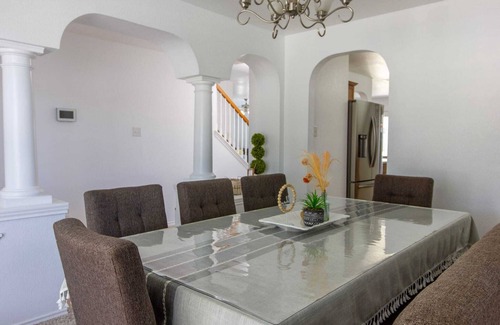 Killeen House | Spacious family-friendly home with large yard for 11 guests