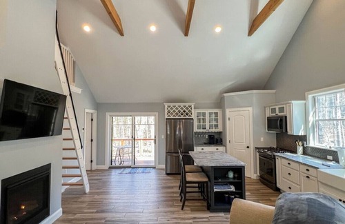 Center Conway House | Spacious Family Getaway | New, Peaceful + Hot tub!